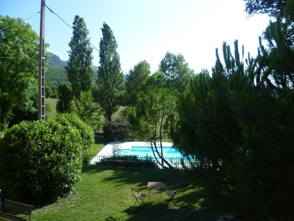 Les Beaux Chenes * Pont-de-Barret